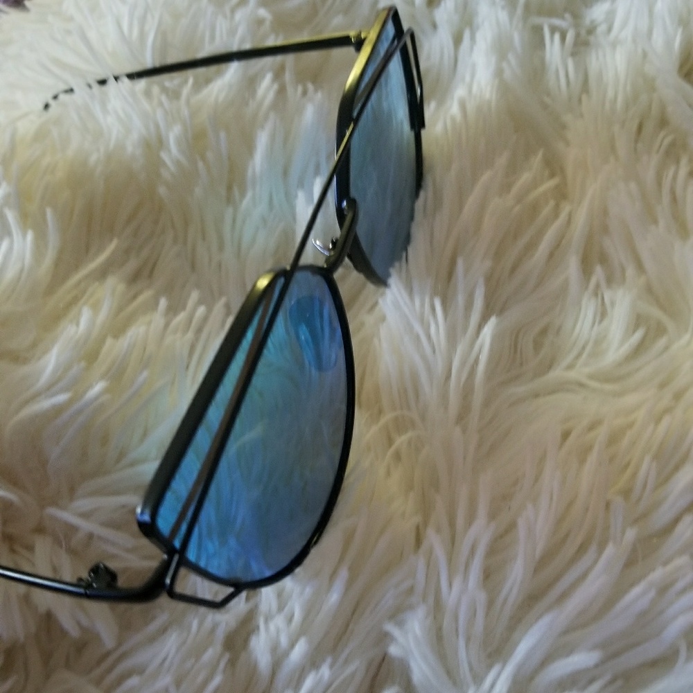 NEW Sunglasses - Picture 3 of 3